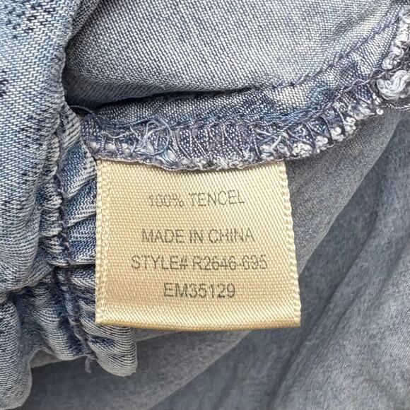 Bella Dahl Blue Chambray Blouse, Spotted Pattern Button Up, Size S - Picture 5 of 6